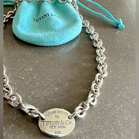 Authentic Tiffany & Co. necklace just cleaned - Picture 3 of 3